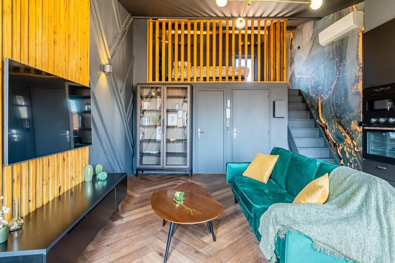 Loft En Ville - Duplex Terrasse Coeur Historique Avec Vue Degagee & Parking Souterrain Offert La Ciotat 0*,