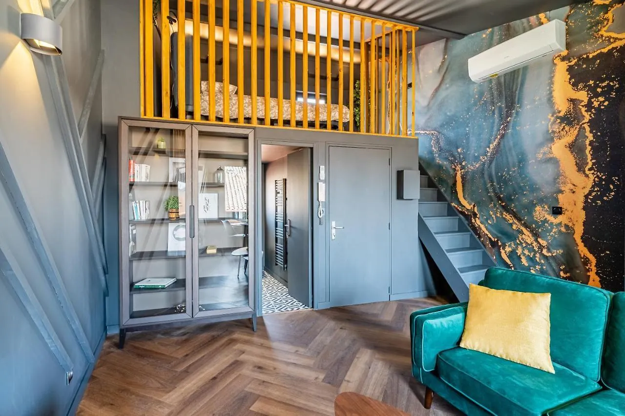 Loft En Ville - Duplex Terrasse Coeur Historique Avec Vue Degagee & Parking Souterrain Offert La Ciotat Apartment