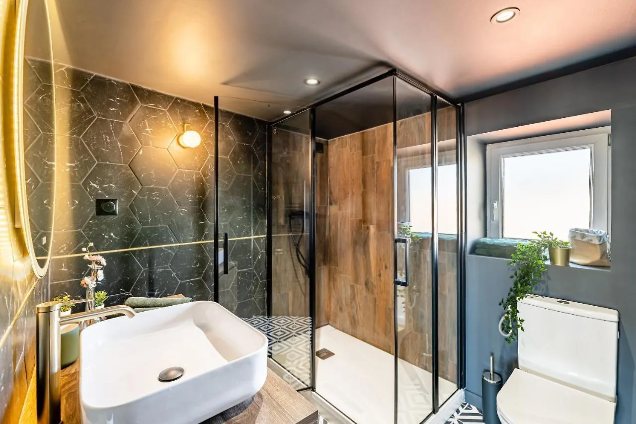 Loft En Ville - Duplex Terrasse Coeur Historique Avec Vue Degagee & Parking Souterrain Offert La Ciotat