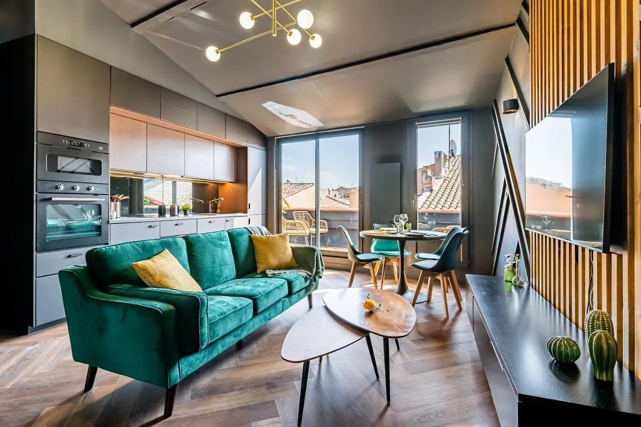 Loft En Ville - Duplex Terrasse Coeur Historique Avec Vue Degagee & Parking Souterrain Offert contacts