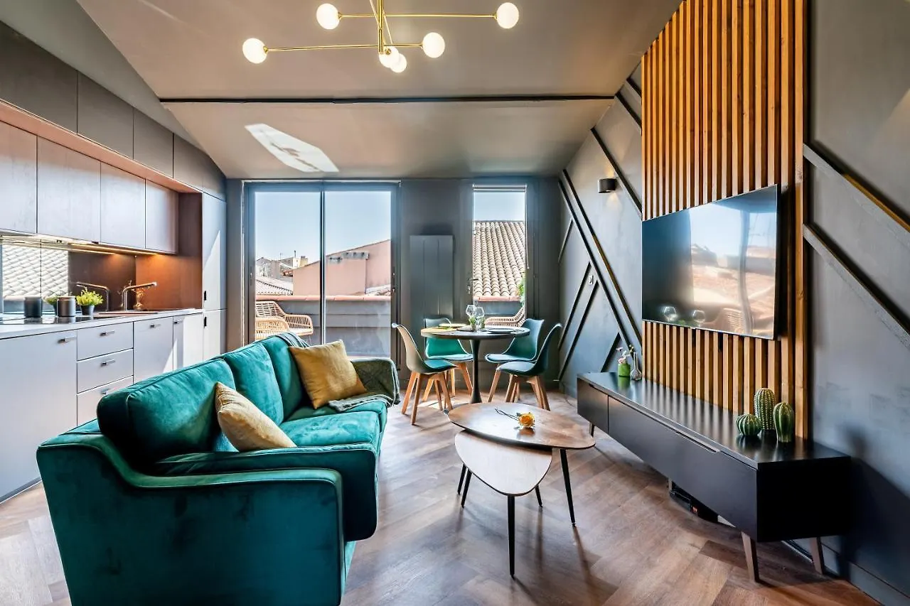 Loft En Ville - Duplex Terrasse Coeur Historique Avec Vue Degagee & Parking Souterrain Offert La Ciotat France