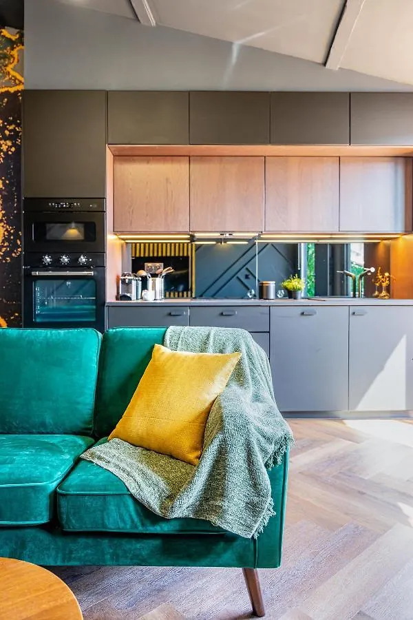 Loft En Ville - Duplex Terrasse Coeur Historique Avec Vue Degagee & Parking Souterrain Offert La Ciotat 0*,